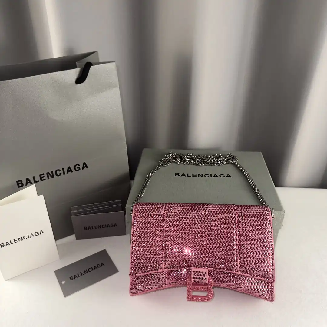 Cheap BALENCIAGA HOURGLASS WALLET ON CHAIN 0122