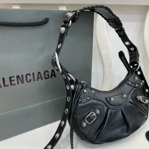 Affordable Cheap BALENCIAGA WOMEN'S LE CAGOLE XS SHOULDER BAG 0122