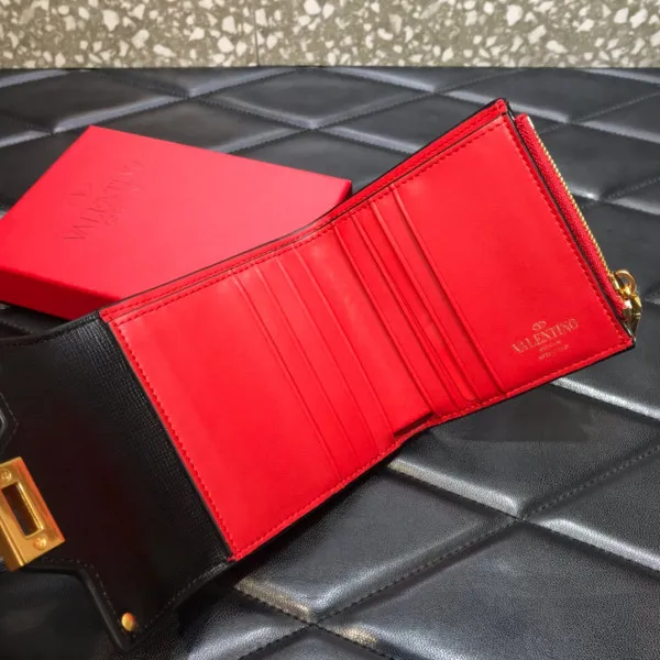 How to buy Cheap VALENTINO ROCKSTUD WALLET 0121