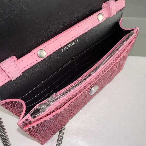 Where to buy Cheap BALENCIAGA HOURGLASS WALLET ON CHAIN 0122