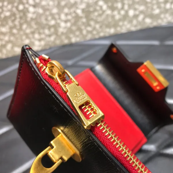 How to buy Cheap VALENTINO ROCKSTUD WALLET 0121