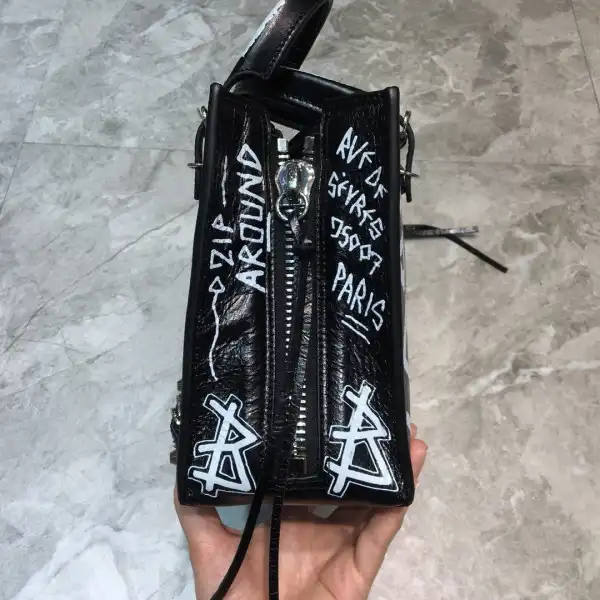 How to buy Cheap BALENCIAGA CLASSIC CITY GRAFFITI 0122