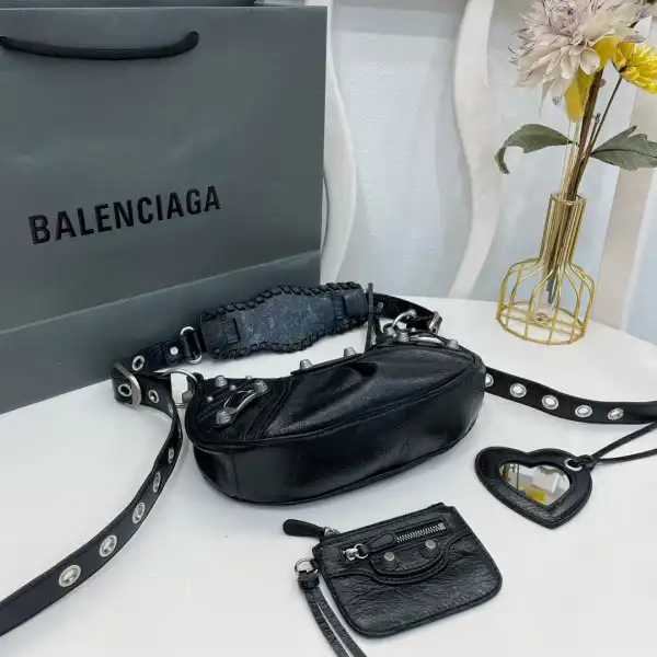 Affordable Cheap BALENCIAGA WOMEN'S LE CAGOLE XS SHOULDER BAG 0122