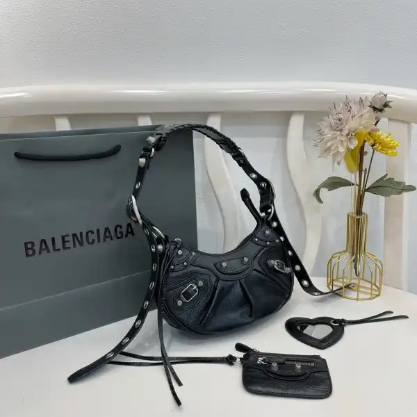 Affordable Cheap BALENCIAGA WOMEN'S LE CAGOLE XS SHOULDER BAG 0122