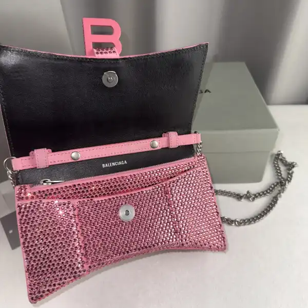 Where to buy Cheap BALENCIAGA HOURGLASS WALLET ON CHAIN 0122