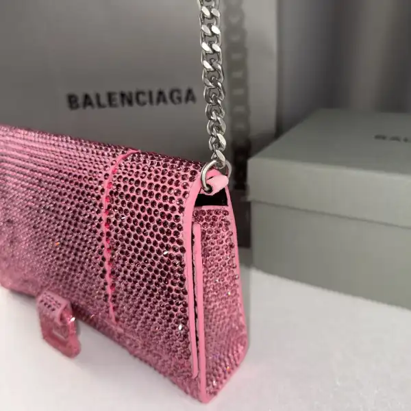 Where to buy Cheap BALENCIAGA HOURGLASS WALLET ON CHAIN 0122