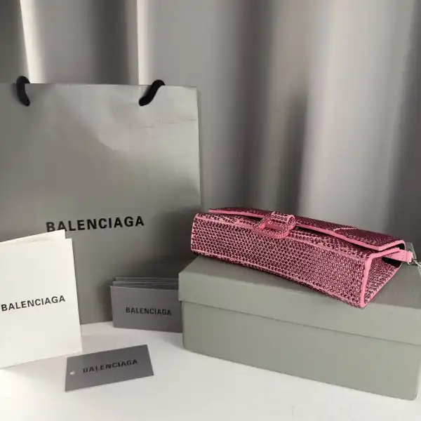 Where to buy Cheap BALENCIAGA HOURGLASS WALLET ON CHAIN 0122